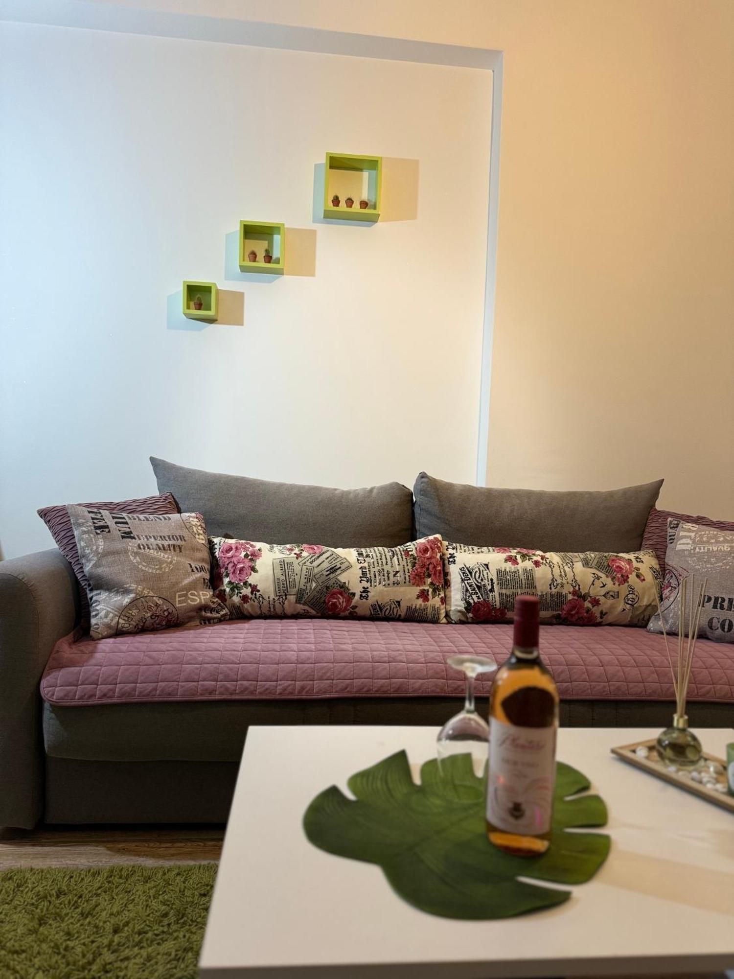 Orange 2 Apartment *